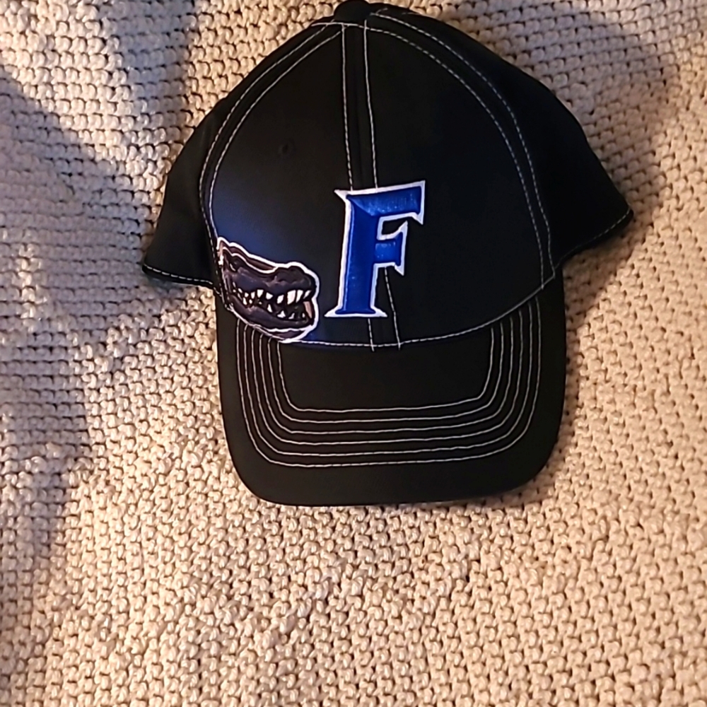 FLORIDA GATORS hat.  Black.  One Fit.